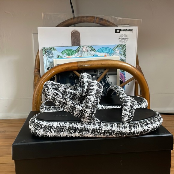 Trendy Black & White Sandal - Picture 1 of 4